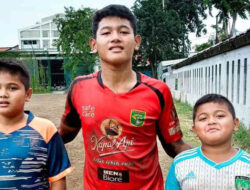 Kiper Persebaya Ternyata Jadi Keinginan 3 Bersaudara Ini