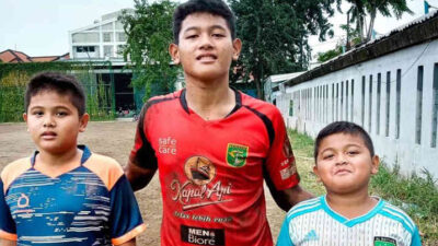Kiper Persebaya Ternyata Jadi Keinginan 3 Bersaudara Ini