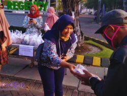 MT Nur Jannah Bagikan Nasi Bungkus Jumat Berkah