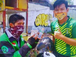 Kaka deSimic Bagi-bagi Nasi Bebek di Jalanan