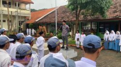 PWMR Isi Upacara Bendera dan Seminar Pers di SMKN 1 Sooko
