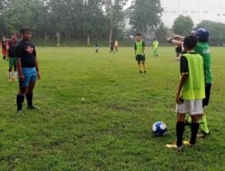 Kahfi deRossi Join Latihan Unika FC Bajul Ijo U15