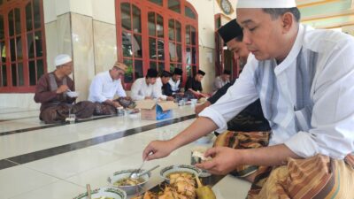 Makna Tellesen Katopak Tradisi Lebaran Kedua di Tanah Madura