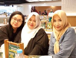 Tiga Diva SDN Kedungdoro VI Angkatan 1994 Reunian di Mal TP