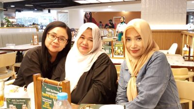 Tiga Diva SDN Kedungdoro VI Angkatan 1994 Reunian di Mal TP