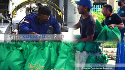 Diantar Becak, Direktur Auto Unika Bagikan 131 Paket Sembako