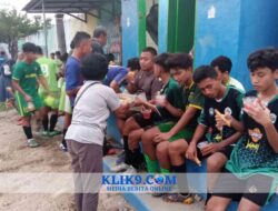 Klik Sembilan Bagikan Takjil Lumpia Rebung