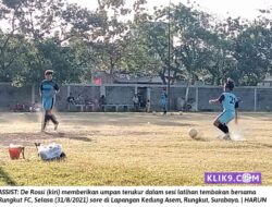 Kahfi deRossi Dongkrak Tim B Rungkut FC dari Posisi Centre Back