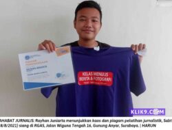 Rayhan Juniarta Terima Kaos dan Piagam Jurnalistik Klik Sembilan